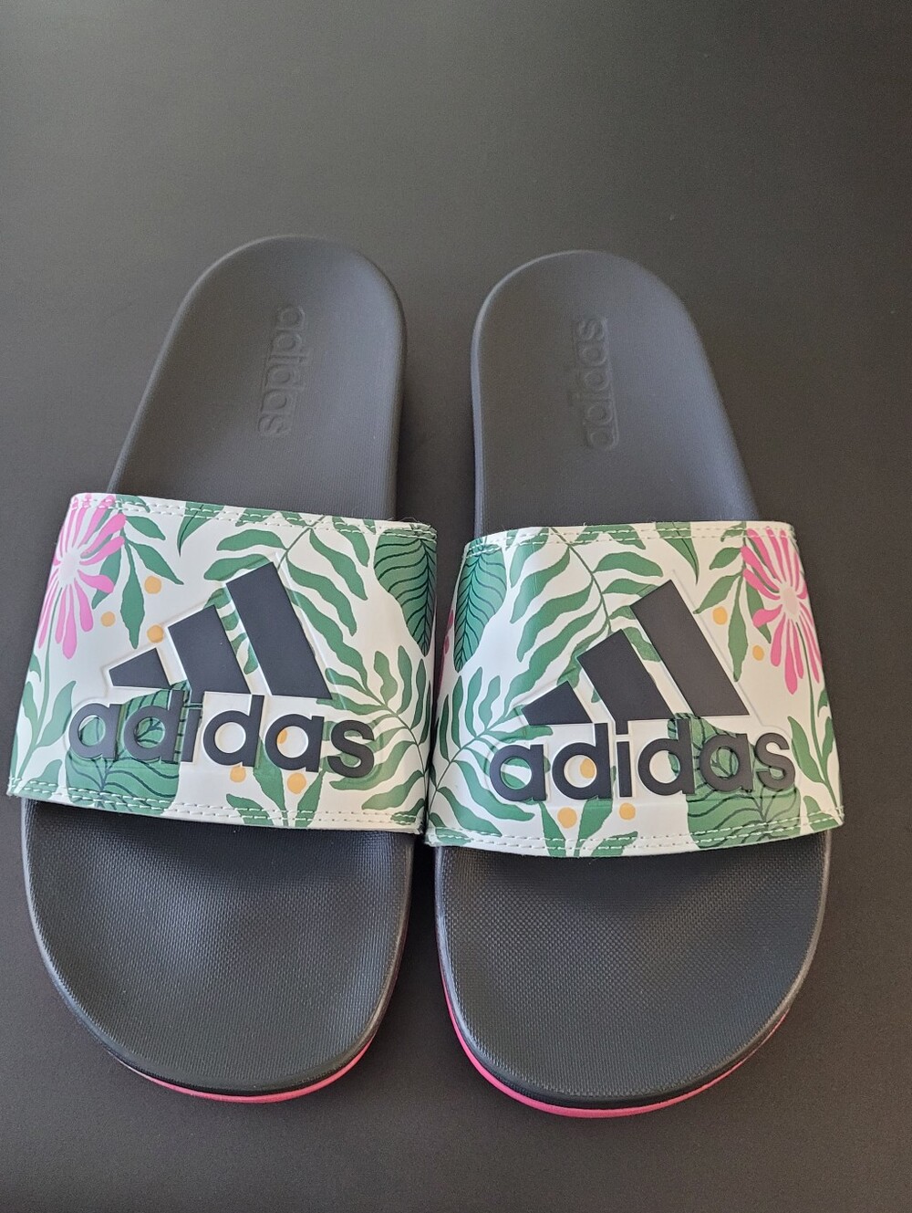 Womens Adidas Adilette Comfort Slides Size 9 NWOB